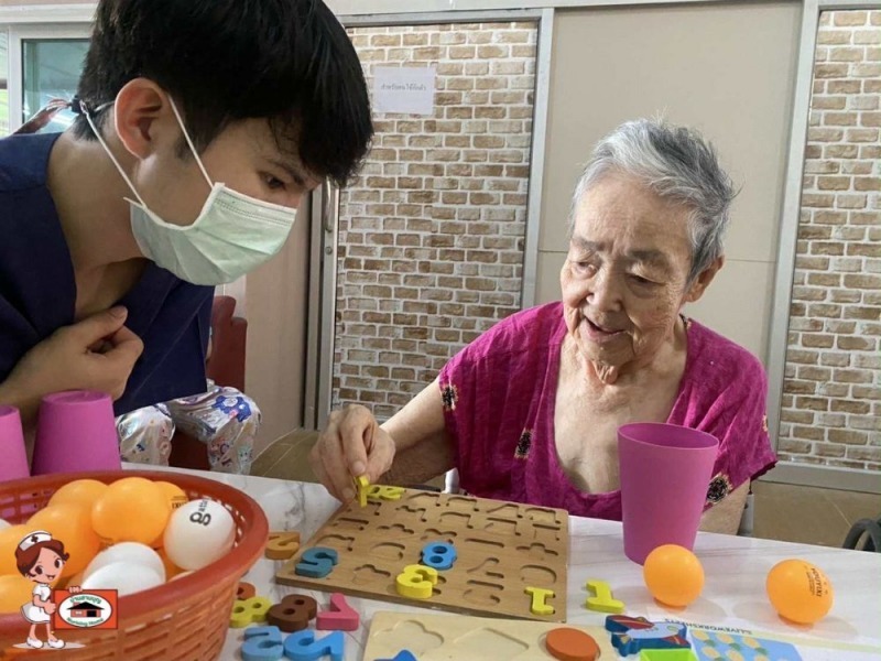 ศูนย์รับดูแลผู้สูงอายุ